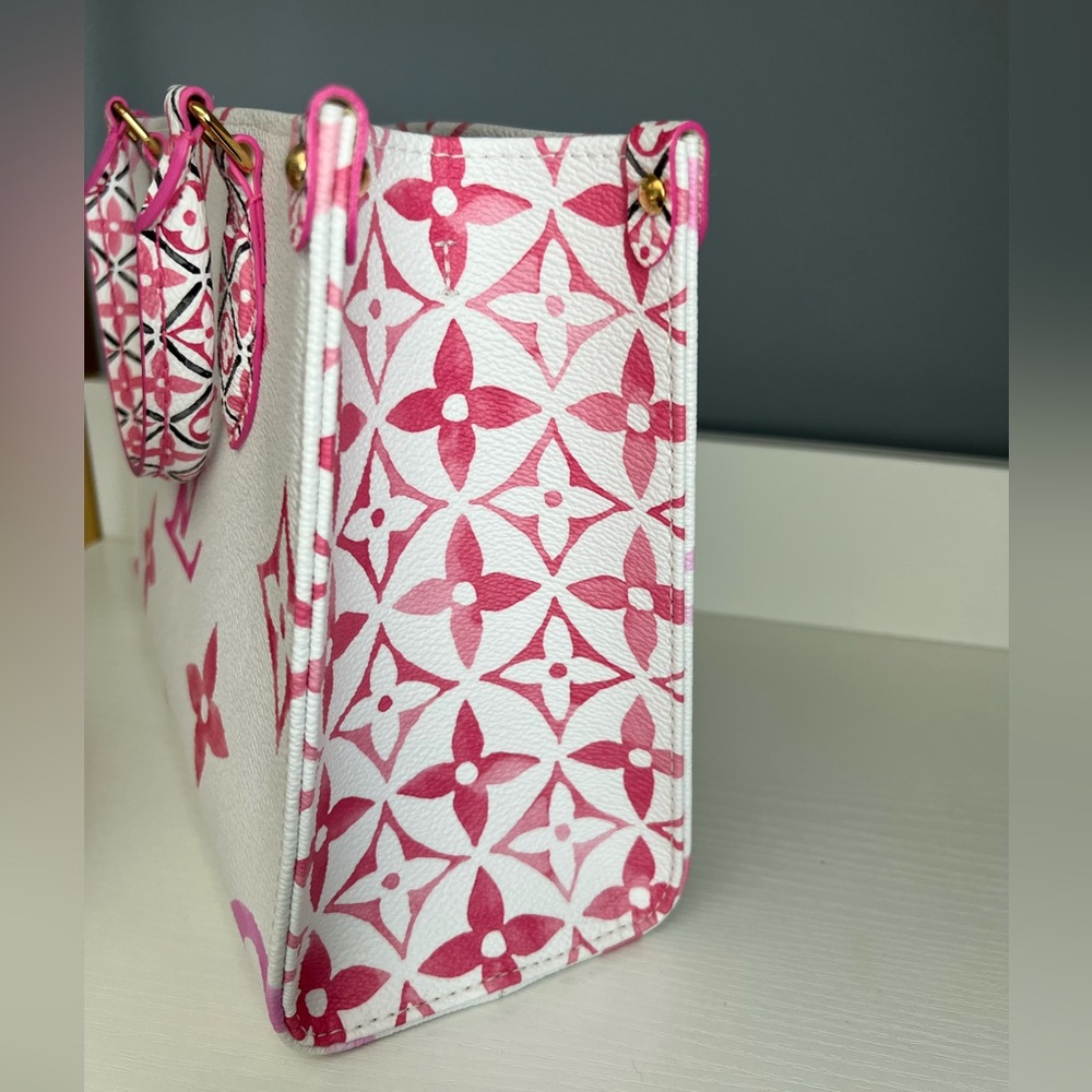 Louis Vuitton Monogram Giant By The Pool 2.0 On The Go PM Pink - Picture 9 of 14